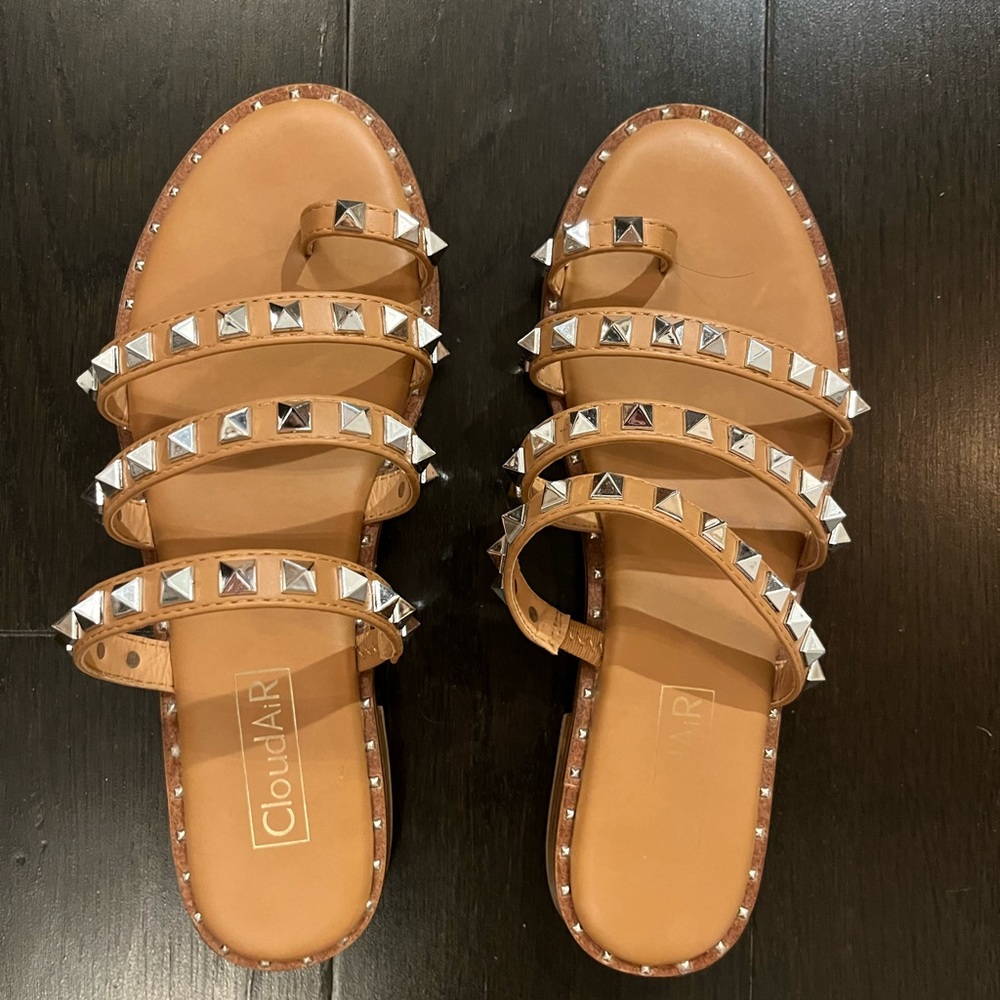Like New Women’s CloudAir Fashion Sandals (Size 6.5)